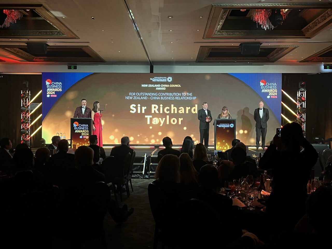 richard-taylor-wins-2024-china-business-award-w-t-workshop